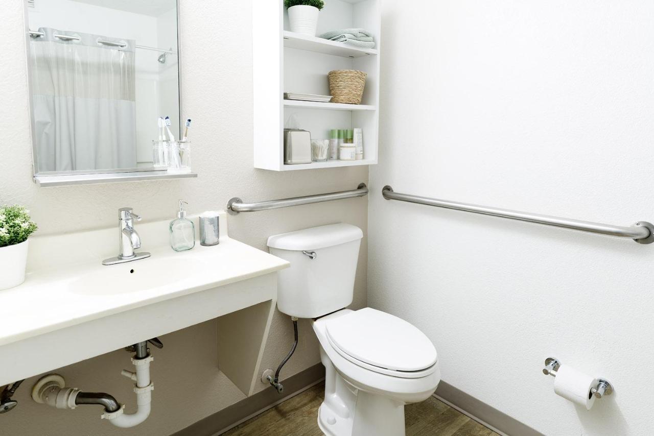 Intown Suites Extended Stay West Palm Beach Fl - Military Trail Rd Bagian luar foto