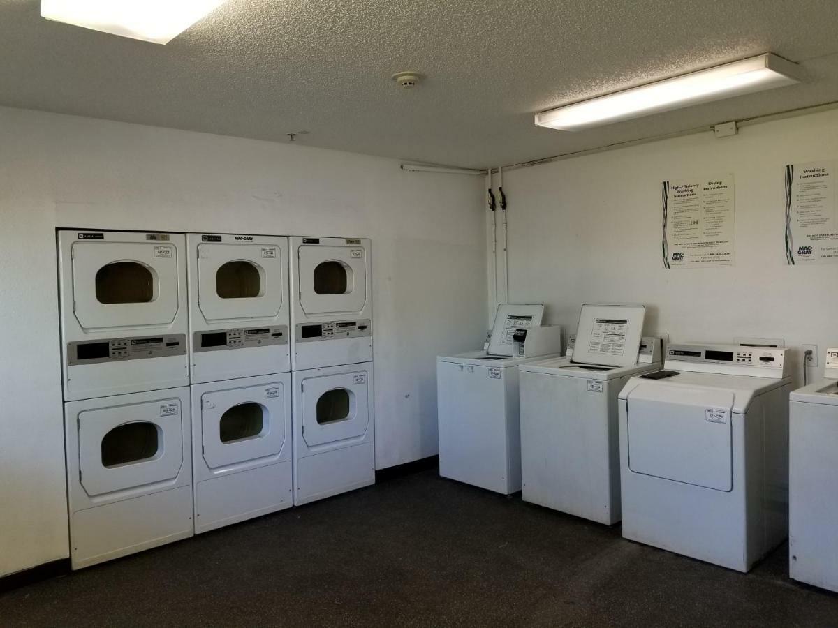 Intown Suites Extended Stay West Palm Beach Fl - Military Trail Rd Bagian luar foto